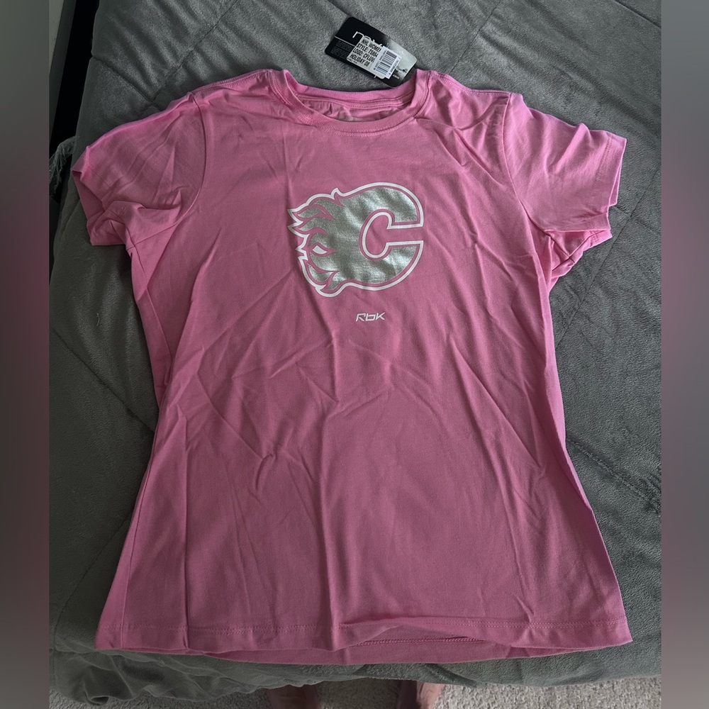 NWT pink Calgary flames short sleeve t shirt